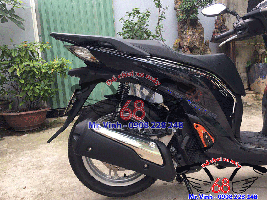 Hình ảnh: Cận cảnh ốp pô SH 300i lắp vào SH Việt Nam 2018 giá rẻ tại Shop đồ chơi xe máy 68 TpHCM Q1