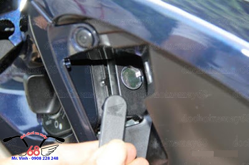 Hình ảnh: Cách mở khóa yên khẩn cấp khi mất cái remote zin của xe xài Khóa thông minh