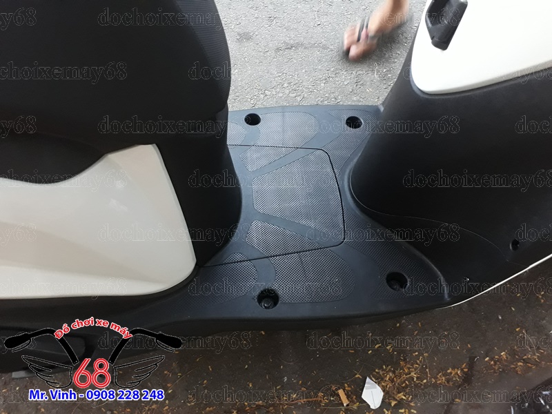 Hình ảnh: Sàn để chân của dàn áo giá rẻ tại shop 68 TPHCM Q1