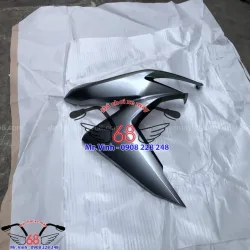 Cánh gà phải màu bạc xe vario 2109