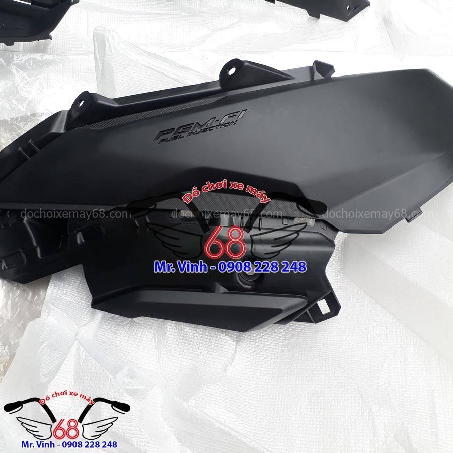 Ốp nhựa đen gác chân sau vario 2018