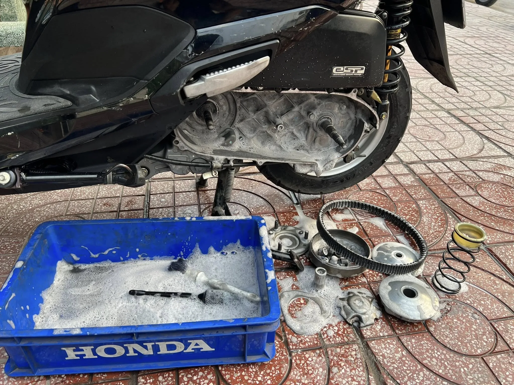 Quy trình rửa vệ sinh nồi xe tay ga