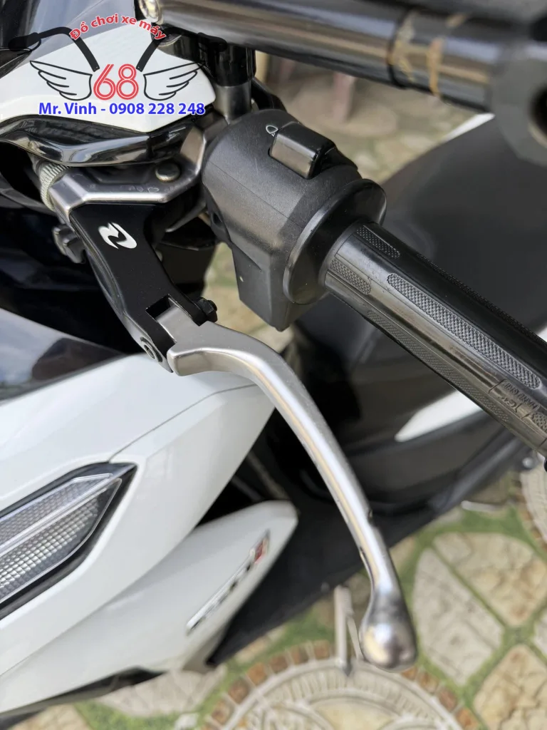 Tay thắng racing boy độ cho xe vario