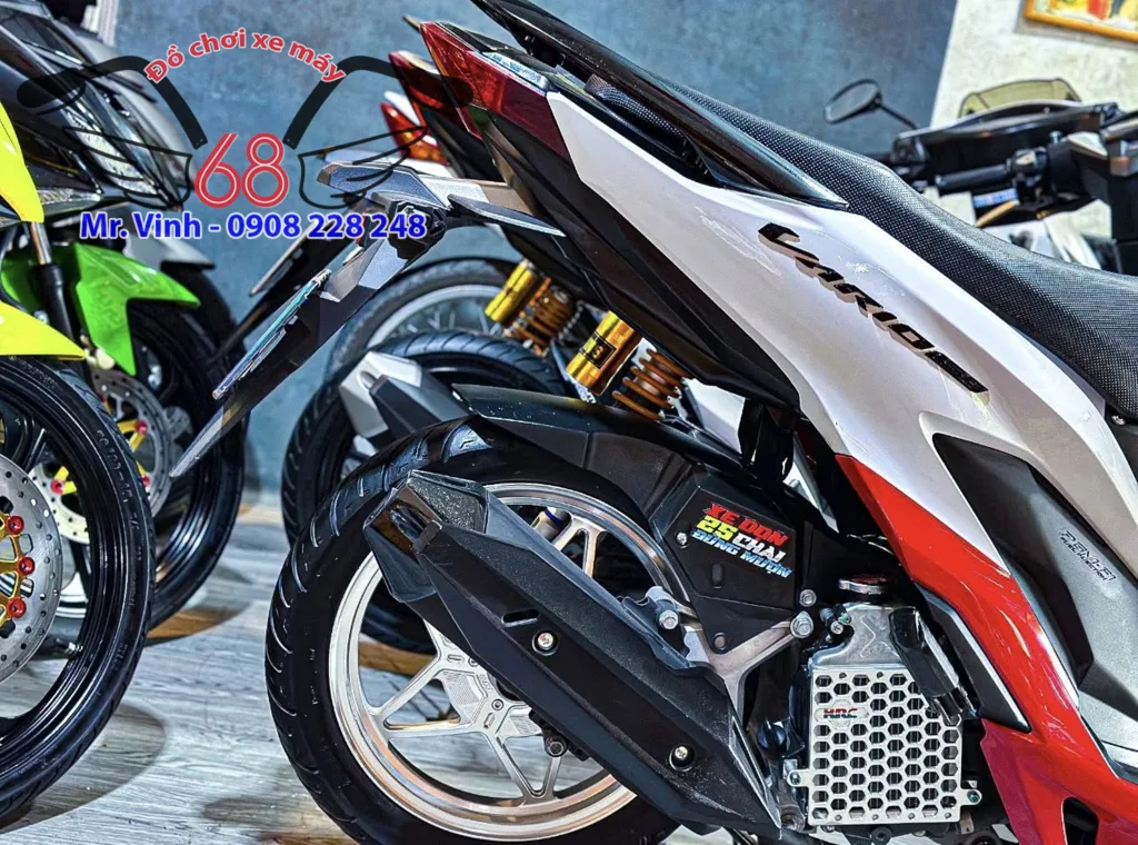Vario trắng đỏ độ kiểng