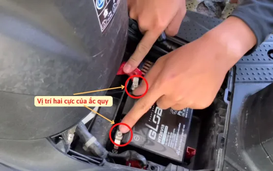 Vị trí bình ắc quy xe Visson