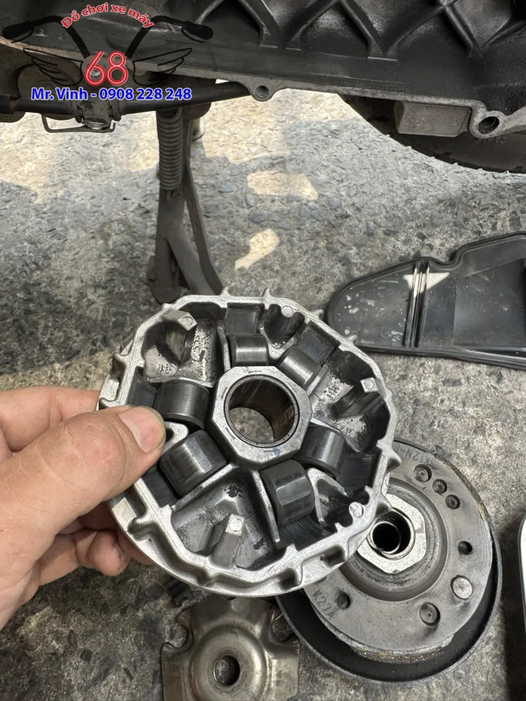 Vệ sinh nồi trươc xe Ari Blade 2020